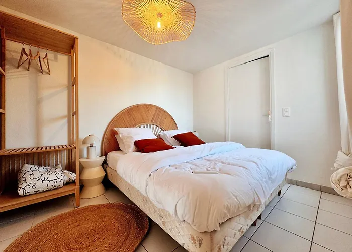 Pieds Dans L Eau La Nartelle *