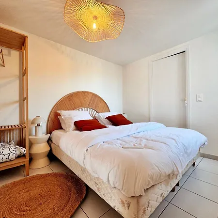 Pieds Dans L Eau La Nartelle *