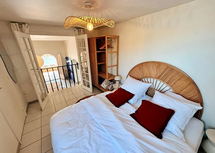 Pieds Dans L Eau La Nartelle Villa