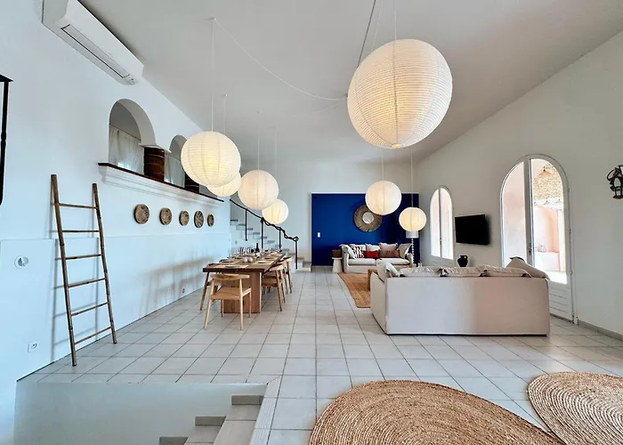 Pieds Dans L Eau La Nartelle *